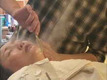 ヘアーサロン　バニーの雰囲気（レディースシェービング中）