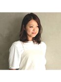 アッシュベージュのやわらかミディアムボブ