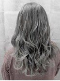 【AUBE HAIR】ラベンダーシアグレージュ_耳かけウェーブ
