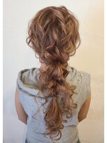 リディア 新宿東口店(Rydia)&nbsp;おくれ毛たっぷり★ローポニー風編みおろしヘアアレンジ 新宿