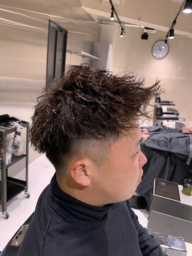 フランクスバーバーザスタンド(Frank’s barber the stand) メンズツーブロックパーマツイストアップバングF