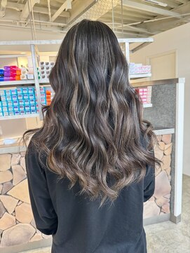 ファンド 千葉(fand) ハイライトカラー/アッシュグレーロングヘア