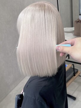 ロウル 渋谷(LOWRL) ホワイト/ブリーチ