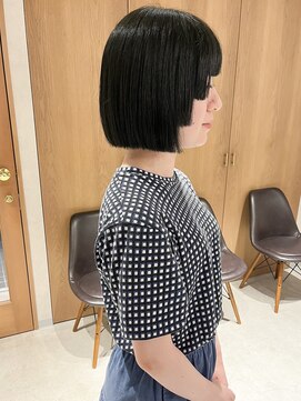 ラミエ バイ メルト 吉祥寺(lamie by melt) "久保田"ステップカットあごラインボブネイビーブルー