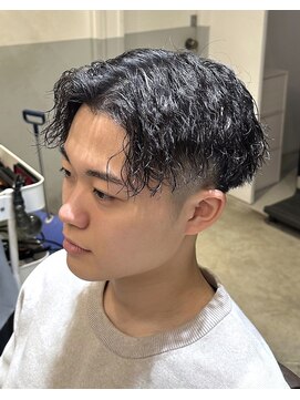 ノイセル(Noisyle) センターパートツイストスパイラルパーマ