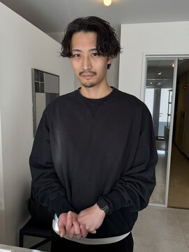 アンフェインド02(UNFEIGNED 02) 黒髪センターパート/MEN’S HAIR/フェザーパーマ/伏見/栄