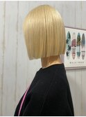 抜きっぱなしブロンド 切りっぱなしボブ ハイトーン ブリーチ