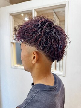 コハク(COHAQ BEAUTY AND RESORT) メンズ/ハイライト/ブリーチ/赤メッシュ/ツイスパ/湘南 20代30代