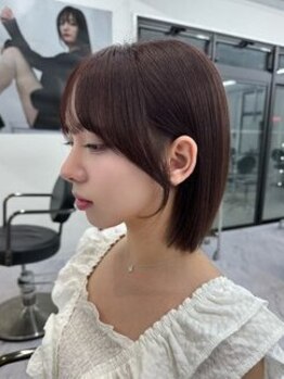 ヴィヴィー 福岡天神店(VIVIE)の写真/カット次第で印象が変わる！結んでも可愛い顔周りカットはお任せ◎ミリ単位でこだわったカットで小顔見せ♪
