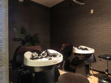 LiTA hamanomachiの雰囲気(こだわりの個室シャンプーブース、ユメシャンプーでリラックス)