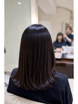 ヘア&エステ ヒロイン 西武池袋店 ツヤ際立つナチュラル黒髪ストレート
