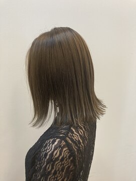 ナディアバイカリス(Nadia by charis) ボブ|前下がりボブ|ナチュラル|ベージュ