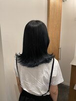 リリアーナ(LILIANA)&nbsp;【LILIANA】ネイビーとくびれミディなヘア