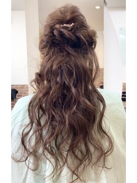 カットハウス はさみの部屋 ゆるふわハーフアップ