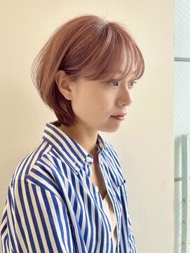 イヴォークトーキョーオーサカ(EVOKE TOKYO osaka) ピンクベージュ ブリーチ 耳かけ ショートボブ