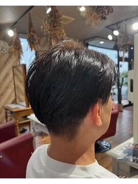 ルネッサンスヘアー ラファエロ(RAFFAELLO) ビジネスマン風グラデーションカット