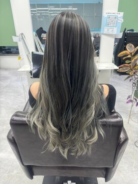 ハッシュタグフリーカミス(#Free kamisu) 大人カワイイシルバーバレイヤージュ