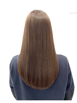 ビービー(BeB)の写真/【本格髪質改善】髪への負担を最小限に抑えた縮毛矯正で、ダメージレスで艶のあるナチュラルストレートに♪