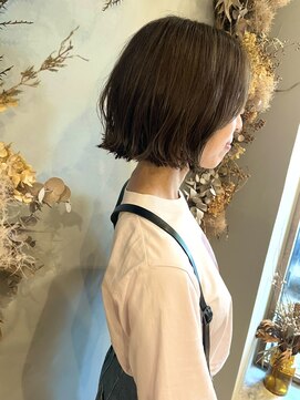 ヒトイロ(hitoiro) ミニボブ × オリーブカラー