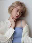 大人小顔艶髪金髪内巻きボブディアプリコットオレンジハイライト