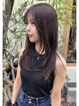 ホテリー(Hotely) レイヤーをたくさんいれて動きのあるヘアに