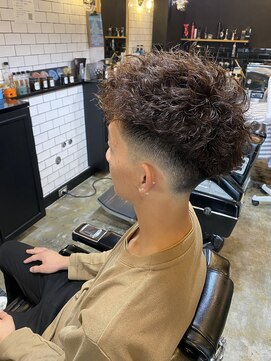 ザ バーバー ルイス(THE BARBER LUI'S) skin　fade　＆　spiral　perm