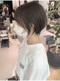 大人耳かけ丸みくびれショートボブ黒髪前髪ありサイドバング