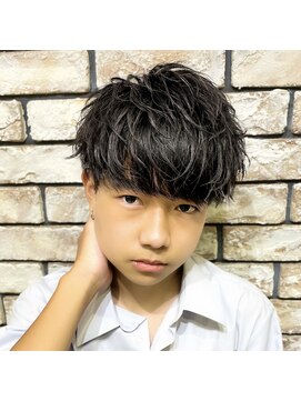 エデンバイトゥルークリエイション(EDEN by True Creation) ツーブロックなしマッシュ校則ok束感王道黒髪学生モテヘア