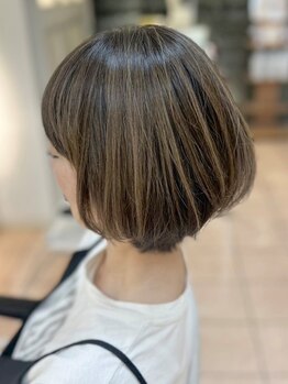 ヘアアンドフェイスグリーンピース Hair+Face Green Peaceの写真/重たい印象を与えない上品でお洒落なグレイカラーをご提案します。染めるたびハリやツヤのある髪質に―。