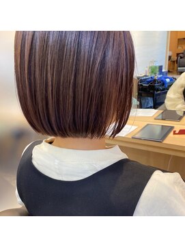 ウイバイファースト(u'i by first) 《上品なツヤボブ》ぱっつんボブ×ピンクラベンダー