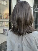 大人スタイル　グレージュ　切りっぱなし外ハネボブ