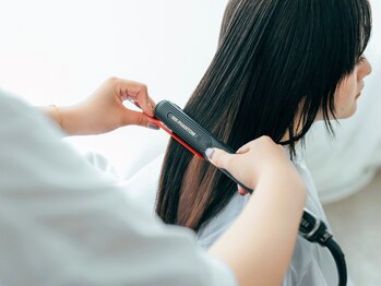 ウルカ 川口店(ulQua)の写真/【川口駅徒歩3分】驚くほど滑らかな仕上がりに感動！ずっと触っていたくなる柔らかさ◎の美人ストレート♪