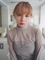 繭 ハイトーンショートヘア
