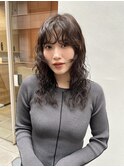 横顔も可愛い！大人ウルフパーマ