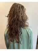 白髪ぼかしハイライト　くせ毛を活かすロングレイヤー