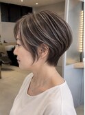 白髪ぼかし丸みショート