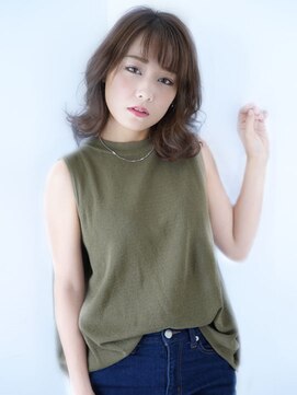 ビーグレイス ゆるウェーブ×20代眉上バング都会派ミディ