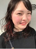 パーマスタイルにアクセントをプラスしたスタイル