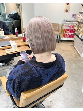 アヴァンスアンス 広島袋町店(AVANCE.ens) ホワイトベージュ×切りっぱなし