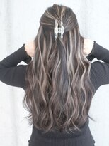 マリアナ(Mariana)&nbsp;ハイライトショートヘアレイヤーカットダブルカラー