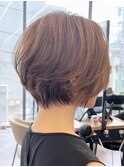 大人ショートカットウェットヘアオリーブベージュデザインカラー