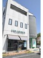 ヴァンカウンシル 恵那(VAN COUNCIL) v-drug様の隣です。丸いガラスブロックの店舗です。