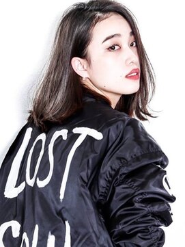 キャロル(CAROL) ミディアム外ハネヘアスタイル