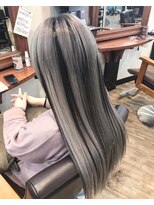 カルフール ロコ 草加西口店(Carrefour LOCO) ホワイトハイライトカラー