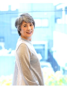 えがお美容室 【えがお美容室】40代50代にオススメ☆シルエット美ショート