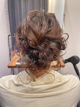 スリーバイザサロン(THREE by the salon) ゆるシニヨン♪