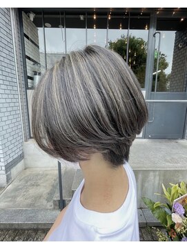 イキプラスディードットログ 大和八木駅前店(ikii+D.Log) 外国人風ショート ハイライトバレイヤージュ グレージュ