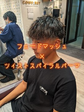 コワファーストナガサキシャンプーボーイ(COIFF1RST NAGASAKI SHAMPOO BOY) フェードマッシュ×ツイストスパイラルパーマ