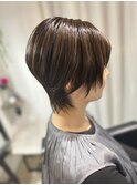 小顔ショートボブ丸みショート×パープルブラック白髪ぼかし