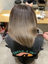 リズ(Lis.)&nbsp;美髪ブリーチ矯正カラー